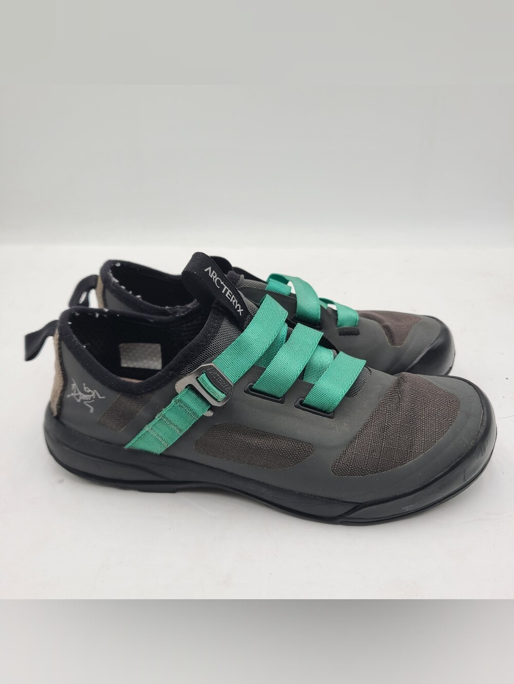 B52 Arcteryx Arakys Approach womens Hiking Gray Shoes Size 7